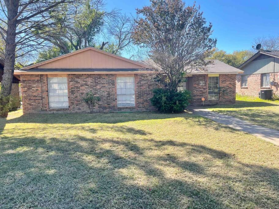 New! Fun Just 20 Min From Dallas 3-Brm Home Garland Exterior photo