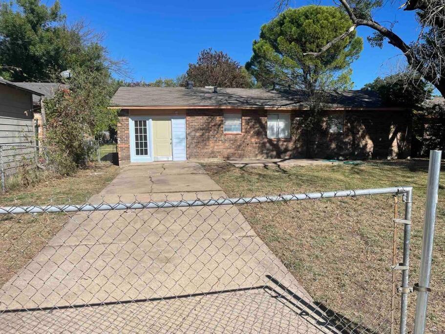 New! Fun Just 20 Min From Dallas 3-Brm Home Garland Exterior photo